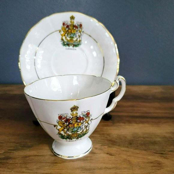 Vintage Royal Adderley Arms of Canada Teacup & Saucer Gold Trim Canadian Crest - Picture 8 of 9